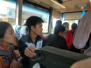 crowded bus tet vietnam new year