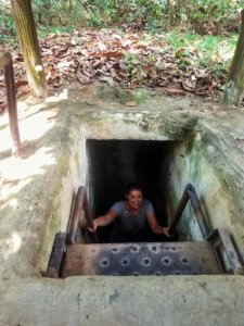 crawling cu chi tunnels vietnam