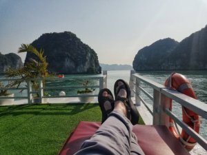 happy feet Ha Long Bay Travel