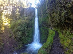 Tunnel Falls Oregon natural wonders