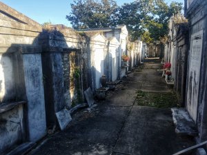 Lafayette Cemetery New Orleans Tourism