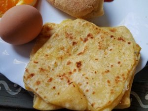 Moroccan breakfast msemen egg orange