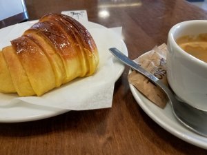 sticky croissant espresso Porto Portugal