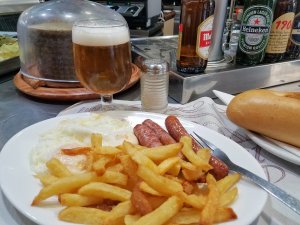 cheap eating breakfast in Madrid cafe
